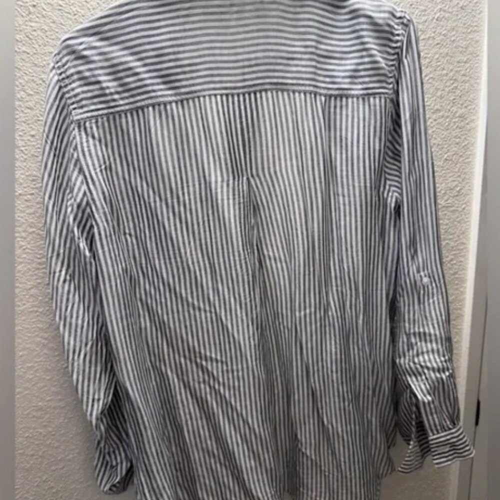 Velvet Heart Gray and White Striped Button Down Shirt with pocket M - Picture 2 of 6